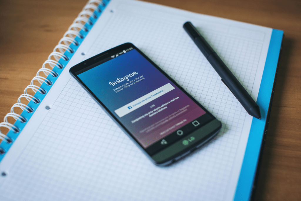Saiba como o Instagram funciona e como você pode alavancar os resultados do seu negócio com essa rede social incrível.